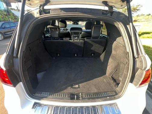 White 2019 Mercedes-Benz GLE 400 4MATIC