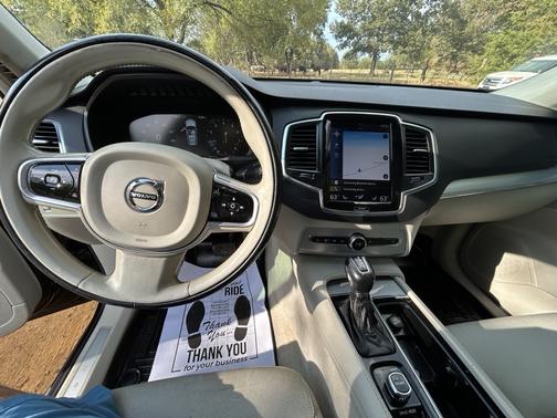 Blue 2016 Volvo XC90 T6 Momentum