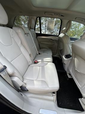 Blue 2016 Volvo XC90 T6 Momentum