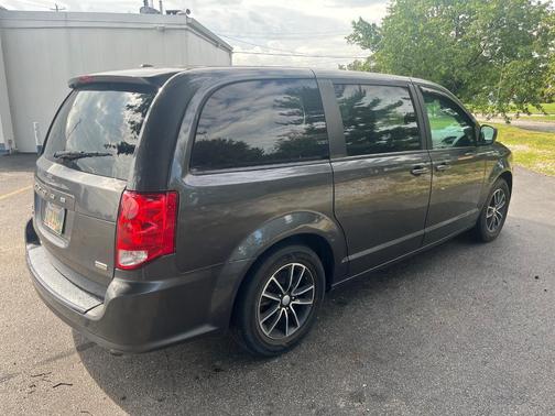 Gray 2018 Dodge Grand Caravan SE