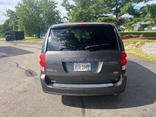 Gray 2018 Dodge Grand Caravan SE