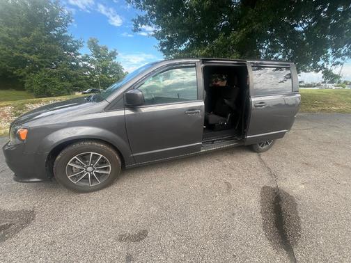 Gray 2018 Dodge Grand Caravan SE