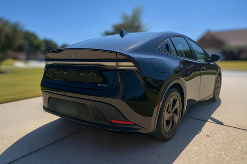 2025 Toyota Prius Plug-In Hybrid SE