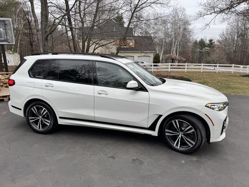 White 2022 BMW X7 xDrive40i
