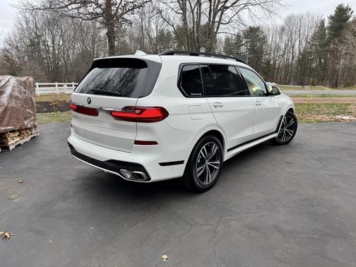 White 2022 BMW X7 xDrive40i