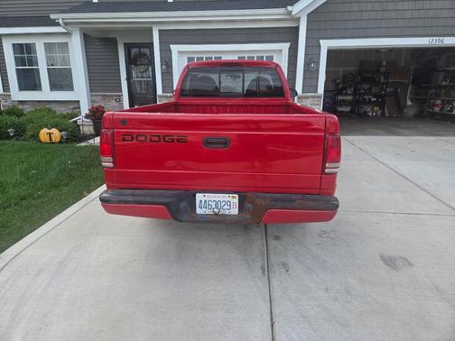 Red 1998 Dodge Dakota Sport