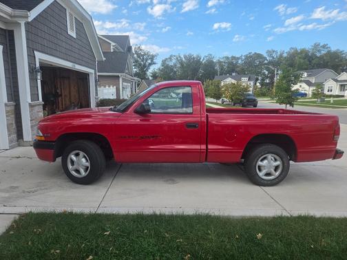 Red 1998 Dodge Dakota Sport
