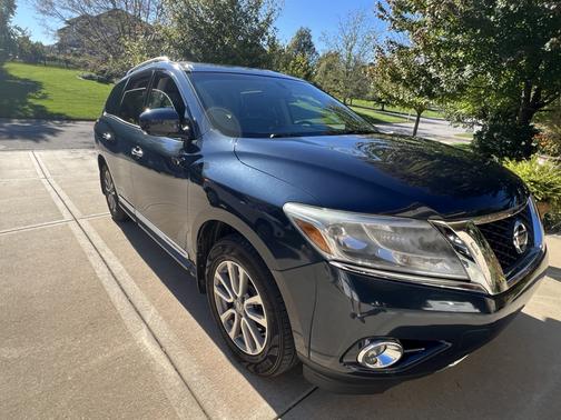 Blue 2016 Nissan Pathfinder SL