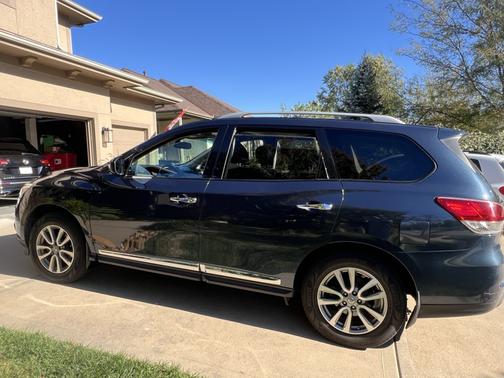 Blue 2016 Nissan Pathfinder SL