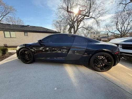 Black 2012 Audi R8 4.2 quattro