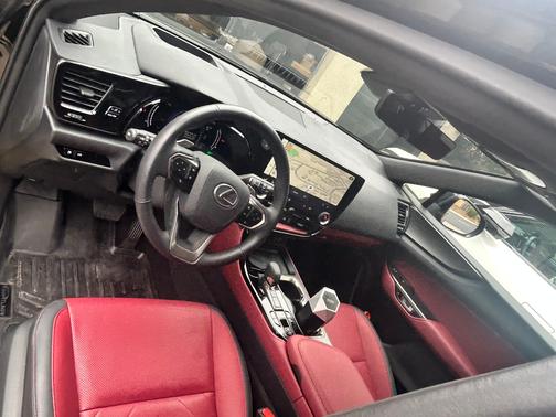 2024 Lexus NX 450h+ Luxury