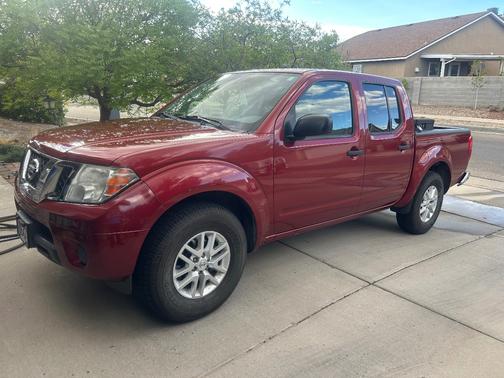 Red 2019 Nissan Frontier SV