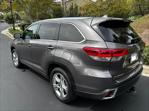 Gray 2019 Toyota Highlander Limited