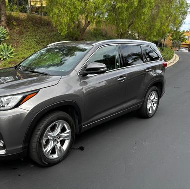 Gray 2019 Toyota Highlander Limited