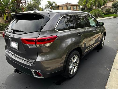 Gray 2019 Toyota Highlander Limited