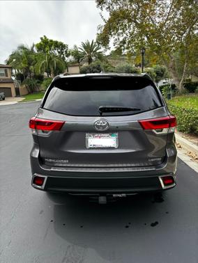 Gray 2019 Toyota Highlander Limited