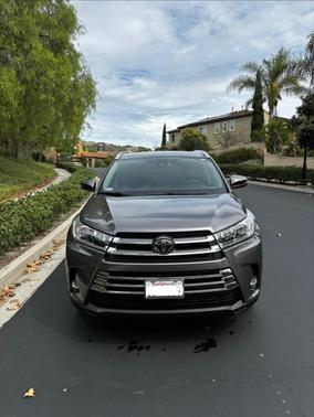 Gray 2019 Toyota Highlander Limited