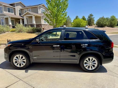 Black 2014 Kia Sorento EX