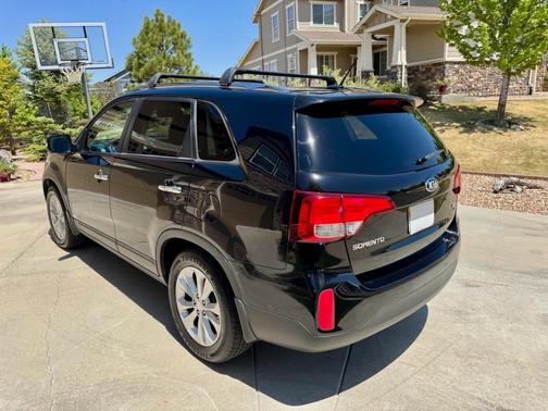 Black 2014 Kia Sorento EX