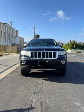 Black 2013 Jeep Grand Cherokee Overland