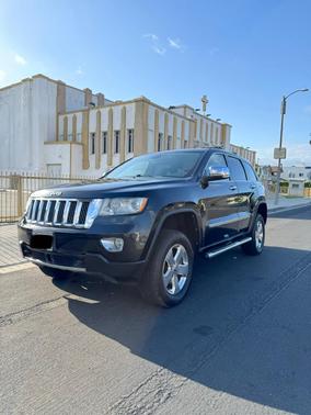 Black 2013 Jeep Grand Cherokee Overland