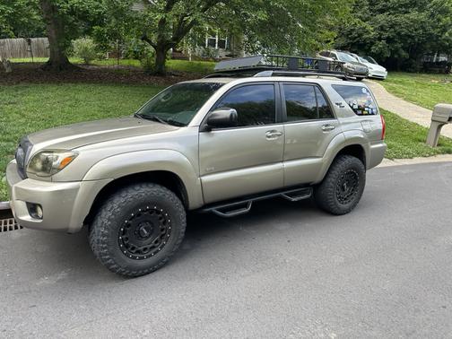 Beige 2008 Toyota 4Runner Sport