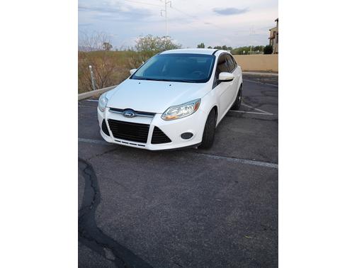 White 2013 Ford Focus SE