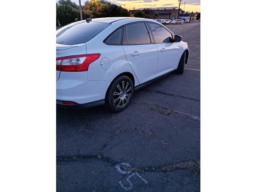 White 2013 Ford Focus SE