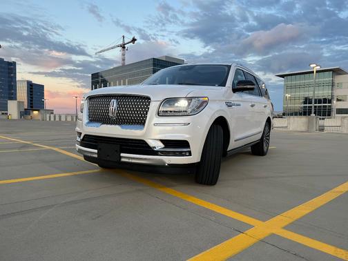 White 2019 Lincoln Navigator Reserve