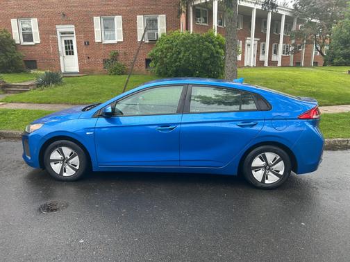 2017 Hyundai IONIQ Hybrid Blue