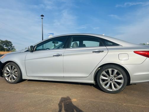 Silver 2011 Hyundai SONATA SE