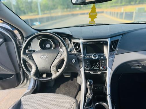 2011 Hyundai SONATA SE