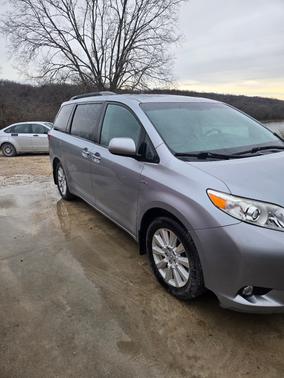 2017 Toyota Sienna XLE