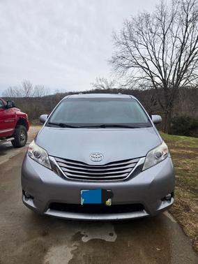2017 Toyota Sienna XLE