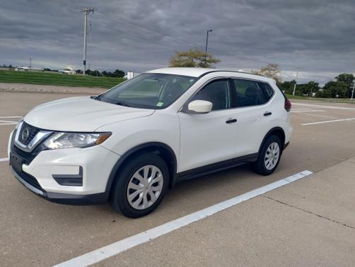 White 2018 Nissan Rogue S