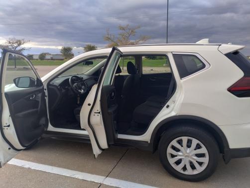 White 2018 Nissan Rogue S