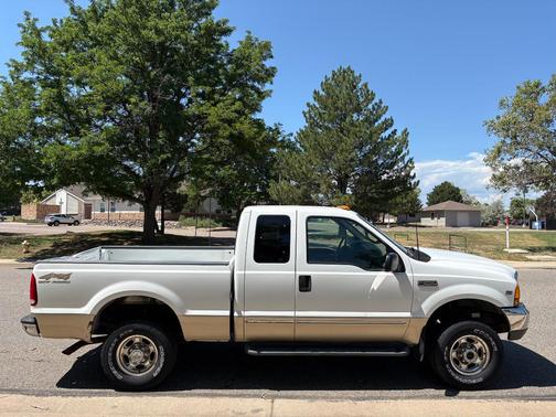 White 2000 Ford F-250 Lariat SuperCab Super Duty