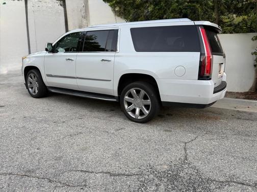 2018 Cadillac Escalade ESV Luxury