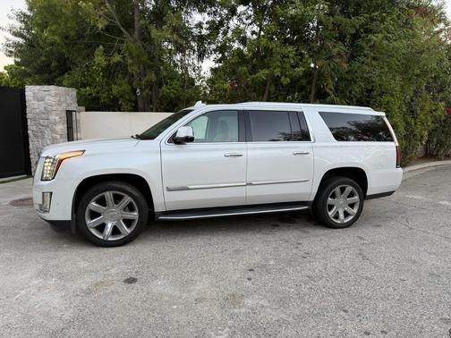 2018 Cadillac Escalade ESV Luxury