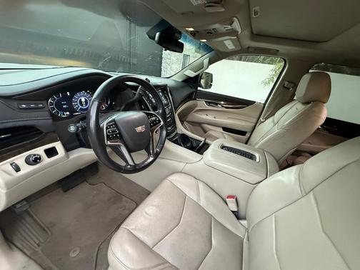 2018 Cadillac Escalade ESV Luxury