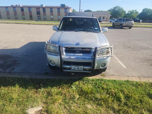 Silver 2002 Nissan Frontier SE King Cab