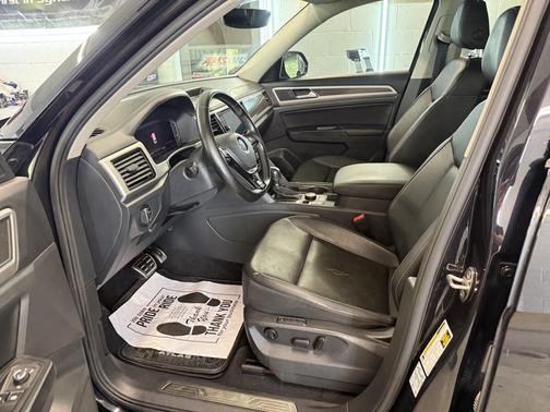 Black 2019 Volkswagen Atlas 3.6L SEL R-Line