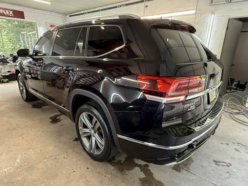 Black 2019 Volkswagen Atlas 3.6L SEL R-Line