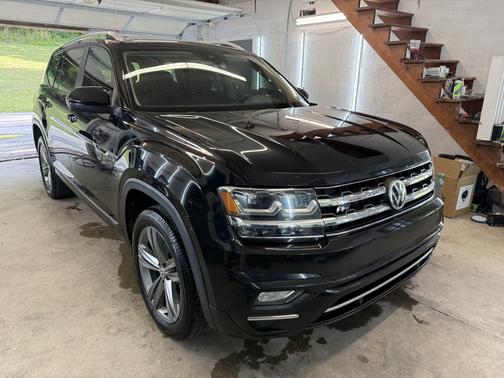 Black 2019 Volkswagen Atlas 3.6L SEL R-Line
