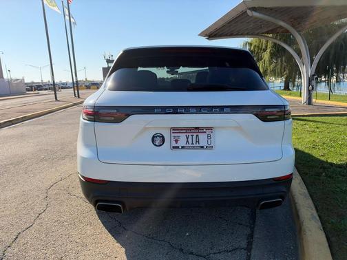 White 2019 Porsche Cayenne Cayenne
