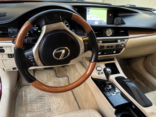 2013 Lexus ES 300h Base