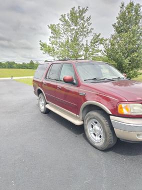 Red 2001 Ford Expedition Eddie Bauer