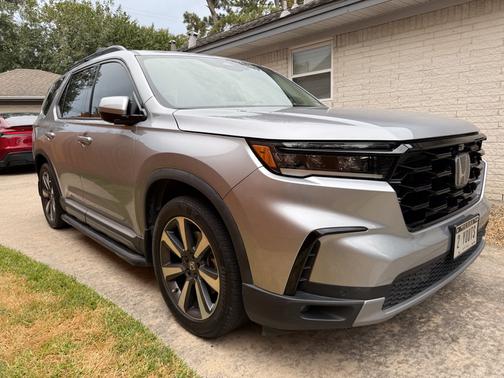 Silver 2023 Honda Pilot Elite