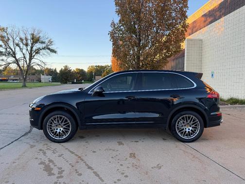 Blue 2016 Porsche Cayenne Cayenne S