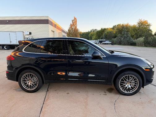 Blue 2016 Porsche Cayenne Cayenne S